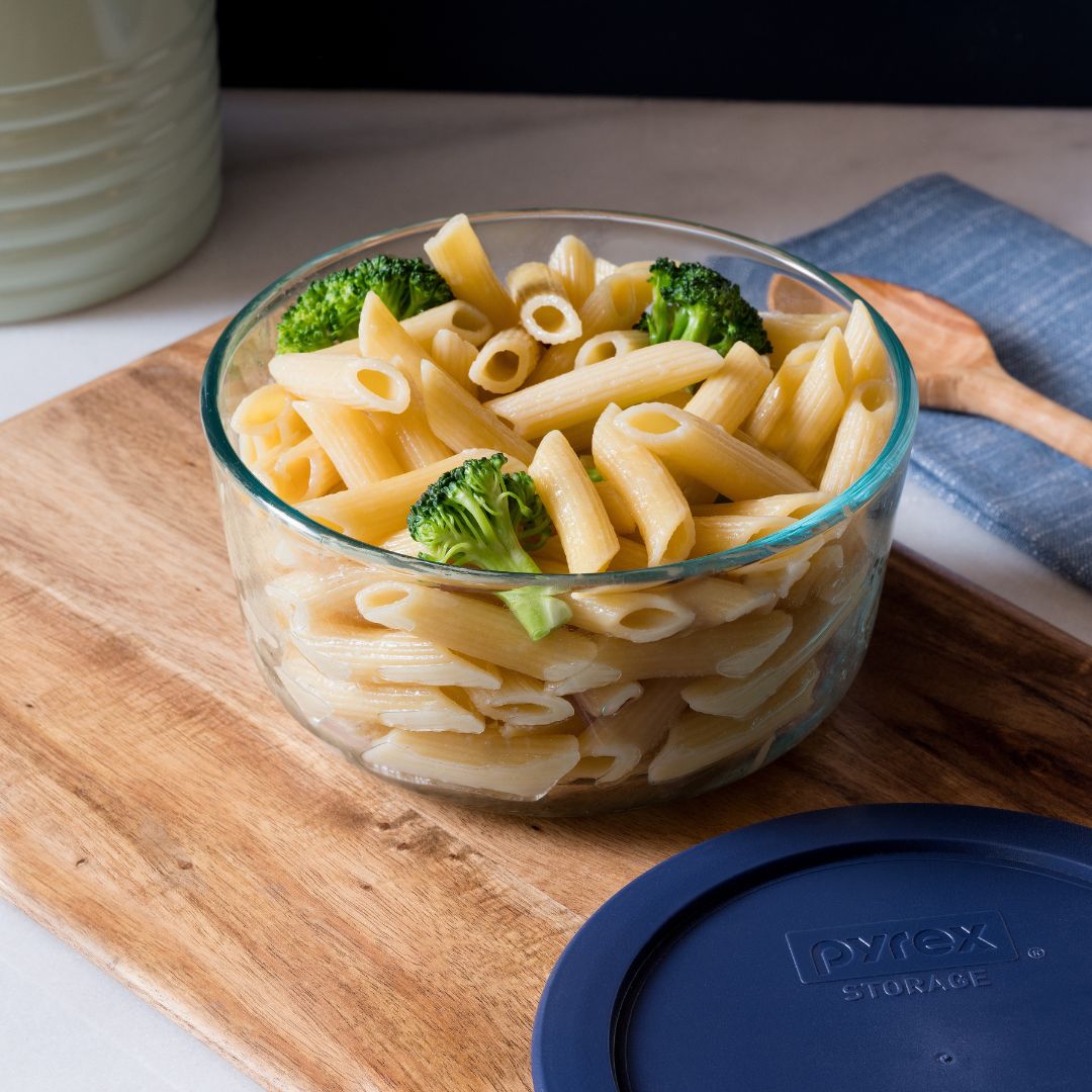 Pyrex® Simply Store® 7-cup Glass Food Storage Container with Blue Lid